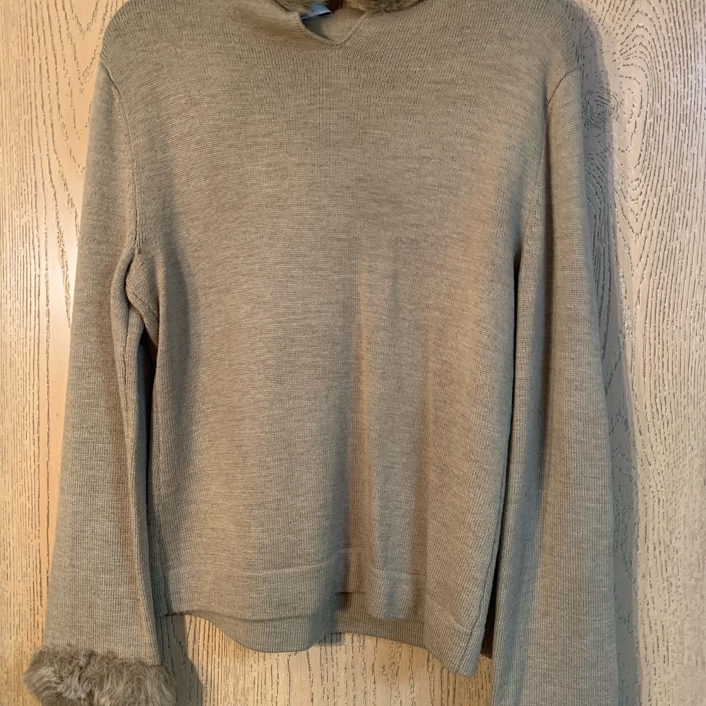Tan wool sweater with faux fur trim around neck and sleeve. Size large